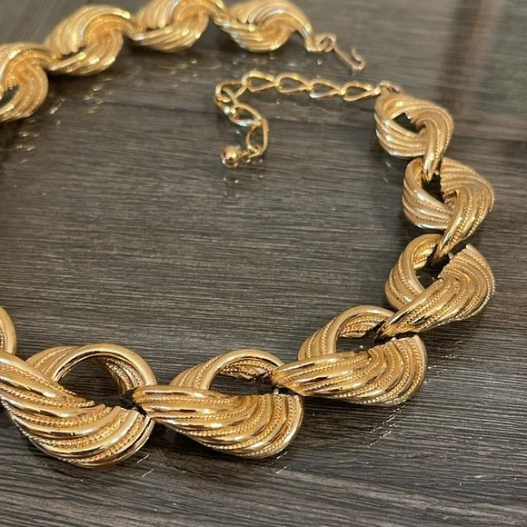Vintage TRAFARI Large Twisted Chain Link Necklace, Runway, Gold-tone